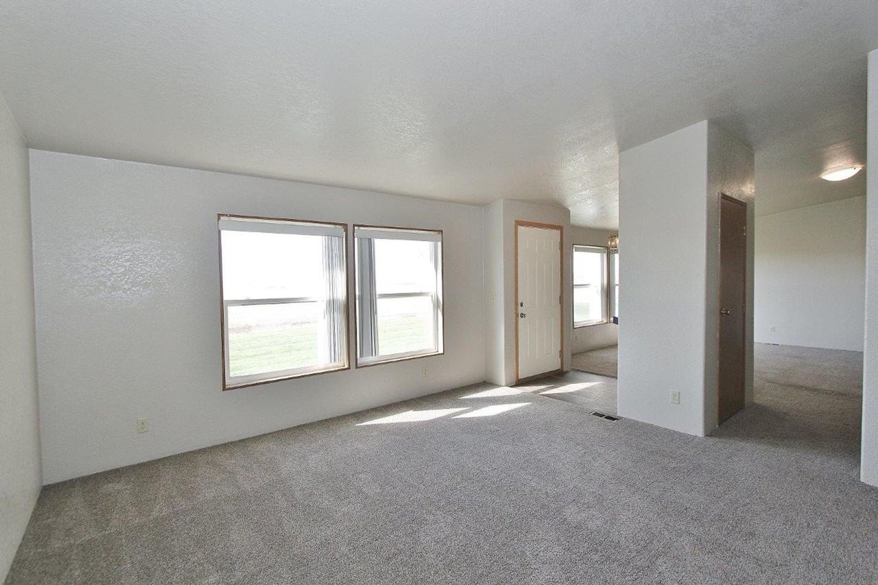 18075 Mink Rd - Photo 4 of 27
