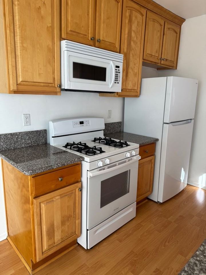 4836 Rosewood Ave - Photo 2 of 15