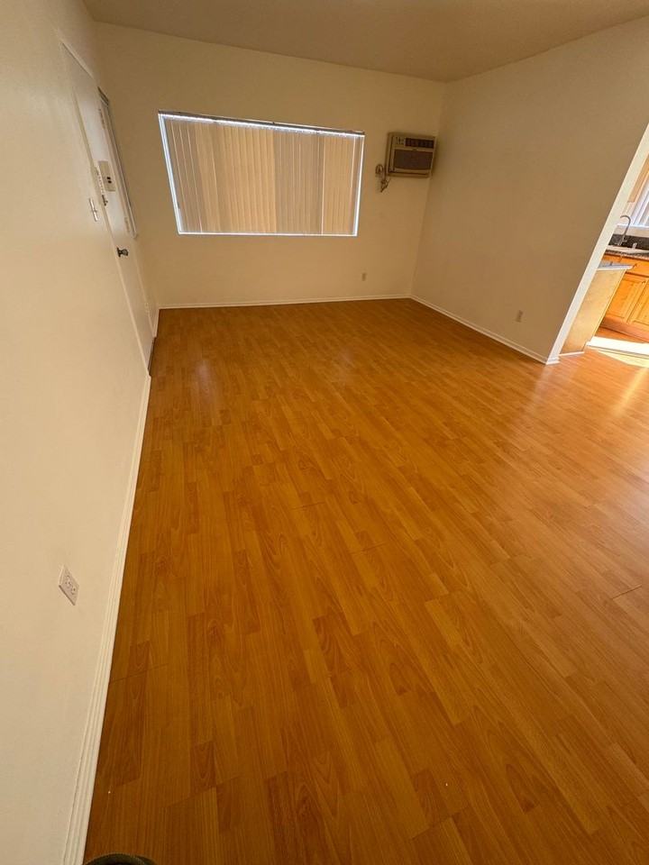 4836 Rosewood Ave - Photo 4 of 15