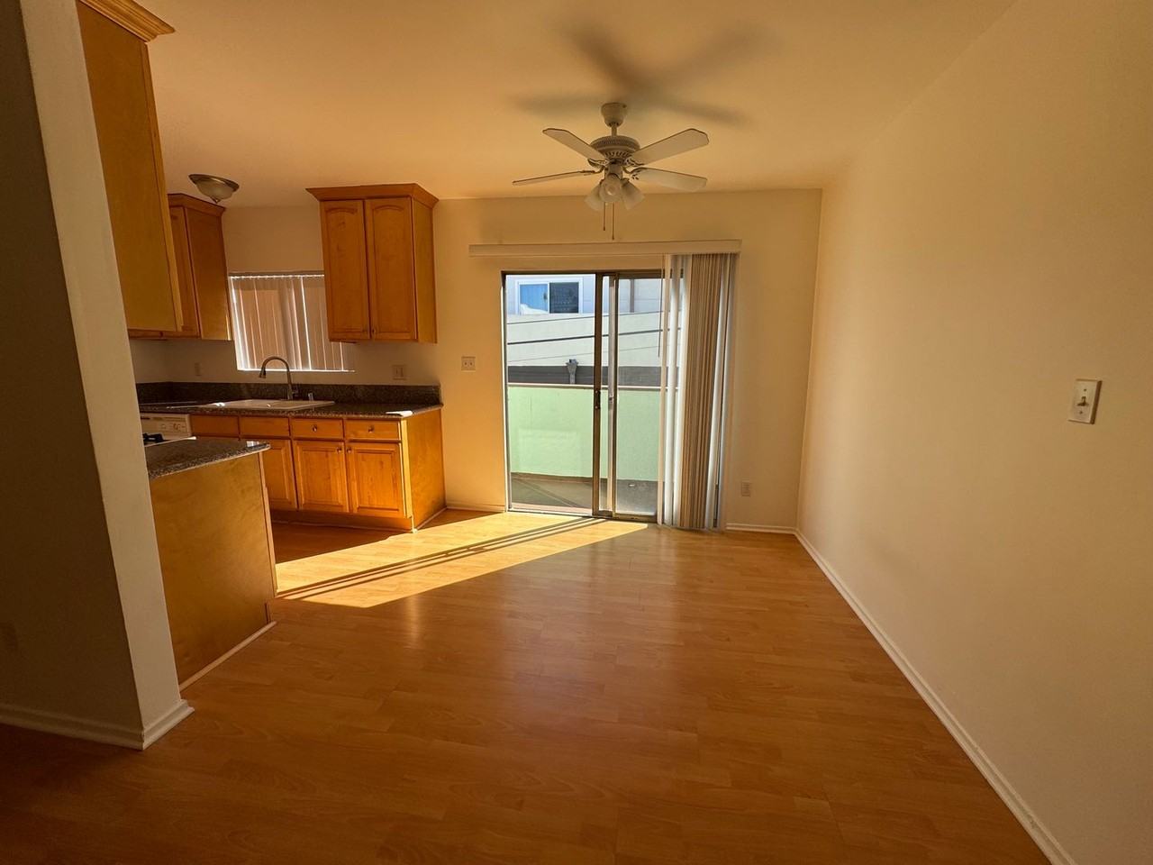 4836 Rosewood Ave - Photo 5 of 15