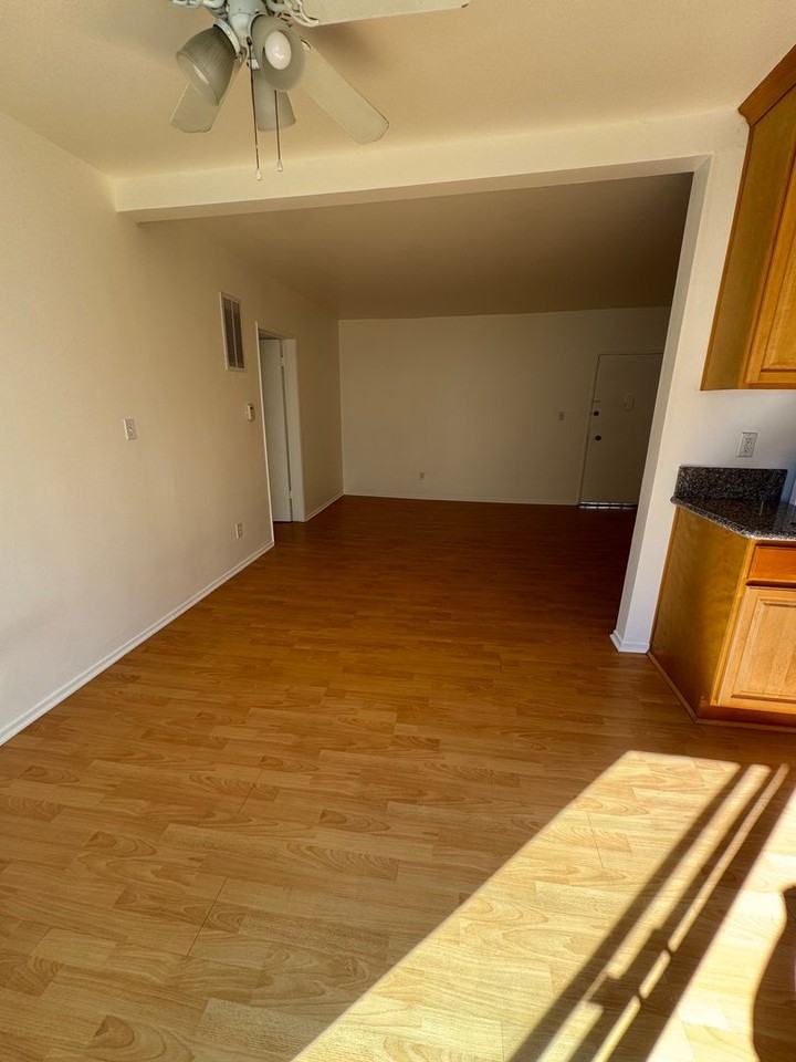 4836 Rosewood Ave - Photo 7 of 15