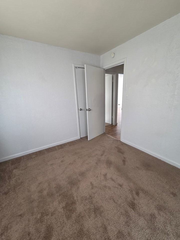 10719 Cambridge Ave - Photo 2 of 10