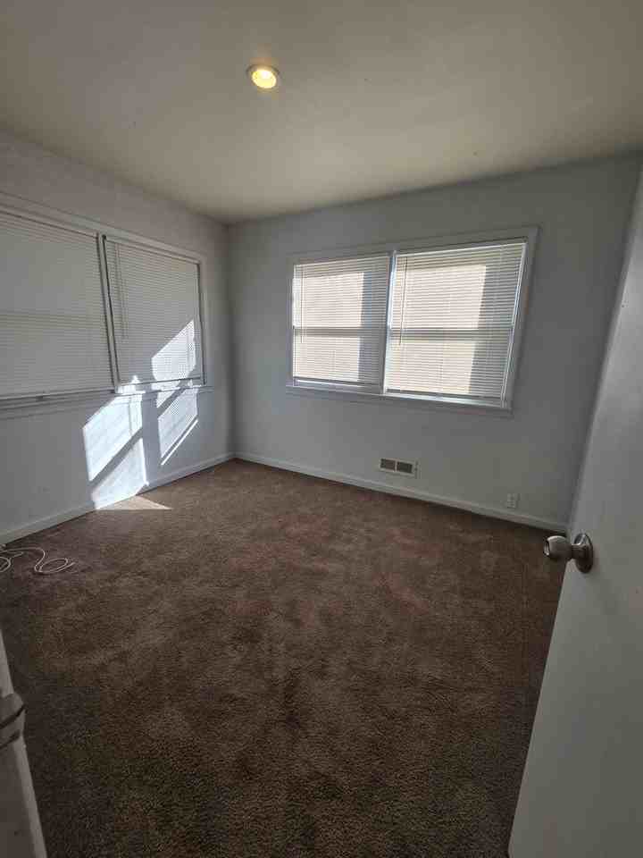 10719 Cambridge Ave - Photo 3 of 10