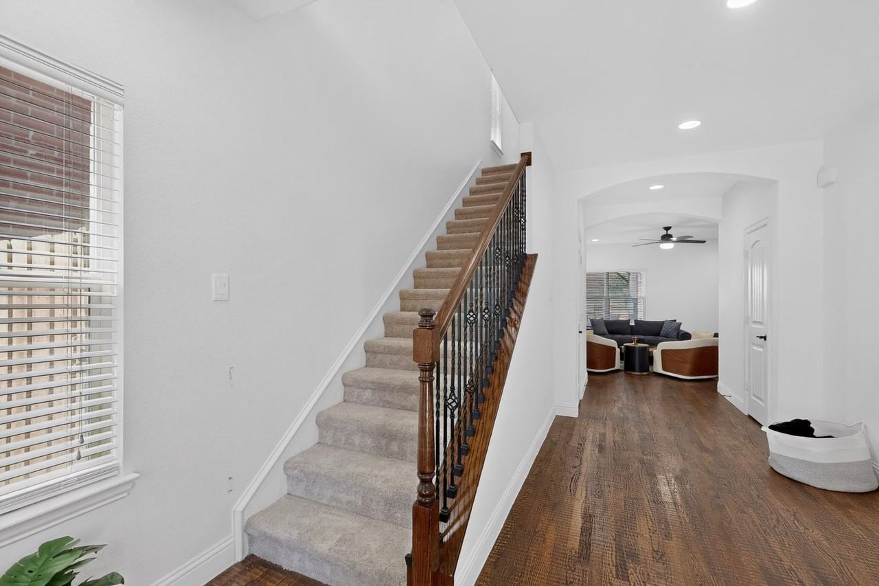 6606 Windward View Dr - Photo 5 of 50