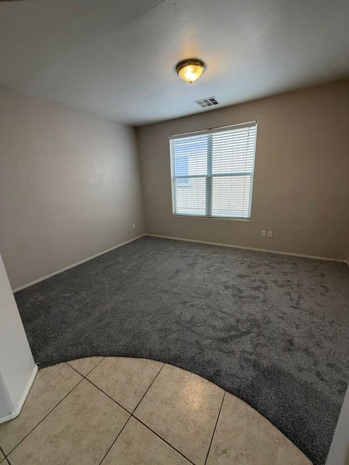 2613 Park Hyatt Ave - Photo 6 of 47