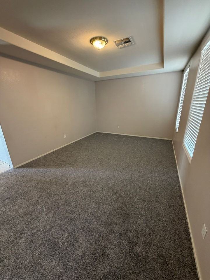 2613 Park Hyatt Ave - Photo 7 of 47