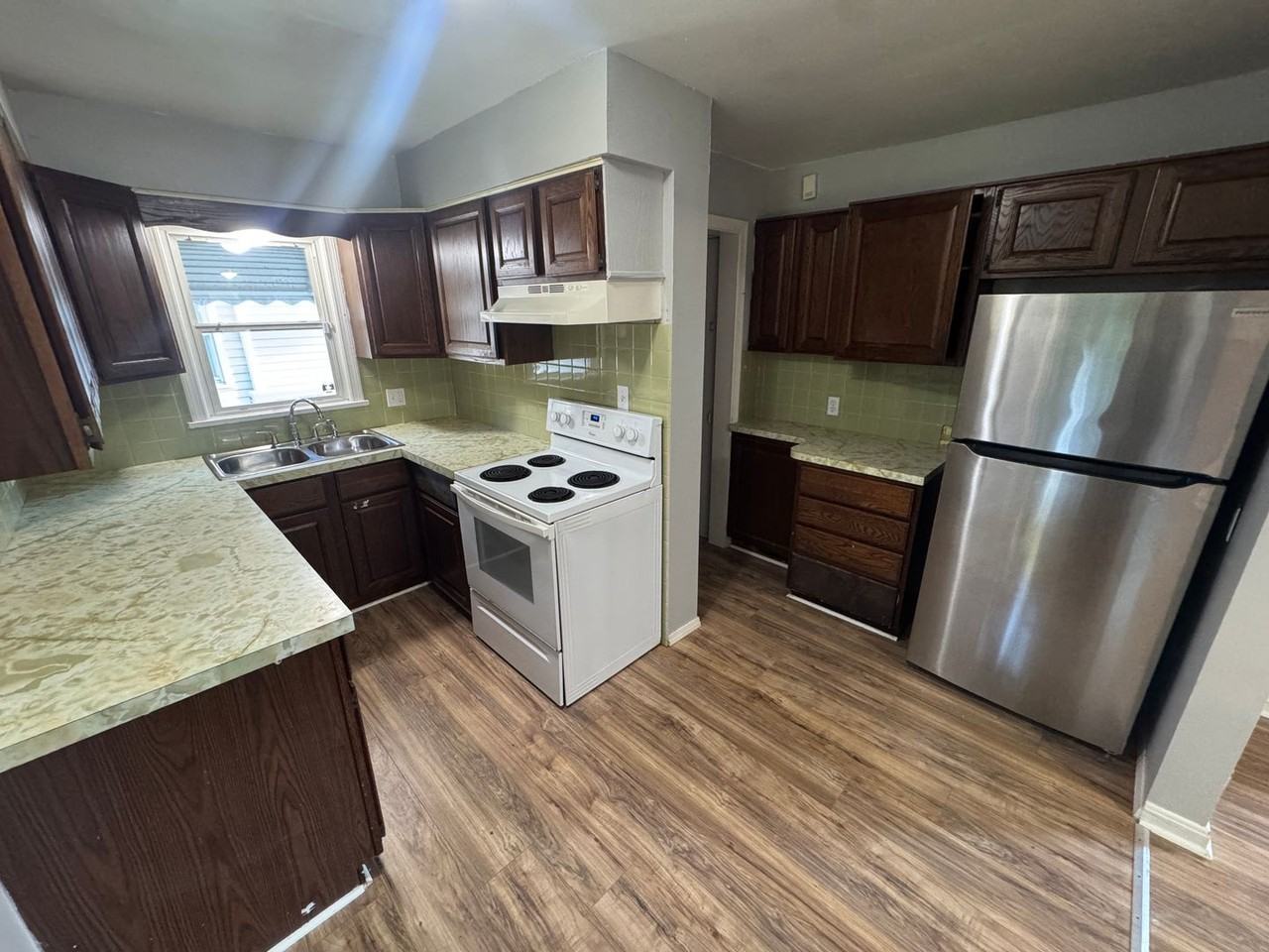 378 Hillwood Dr - Photo 4 of 12