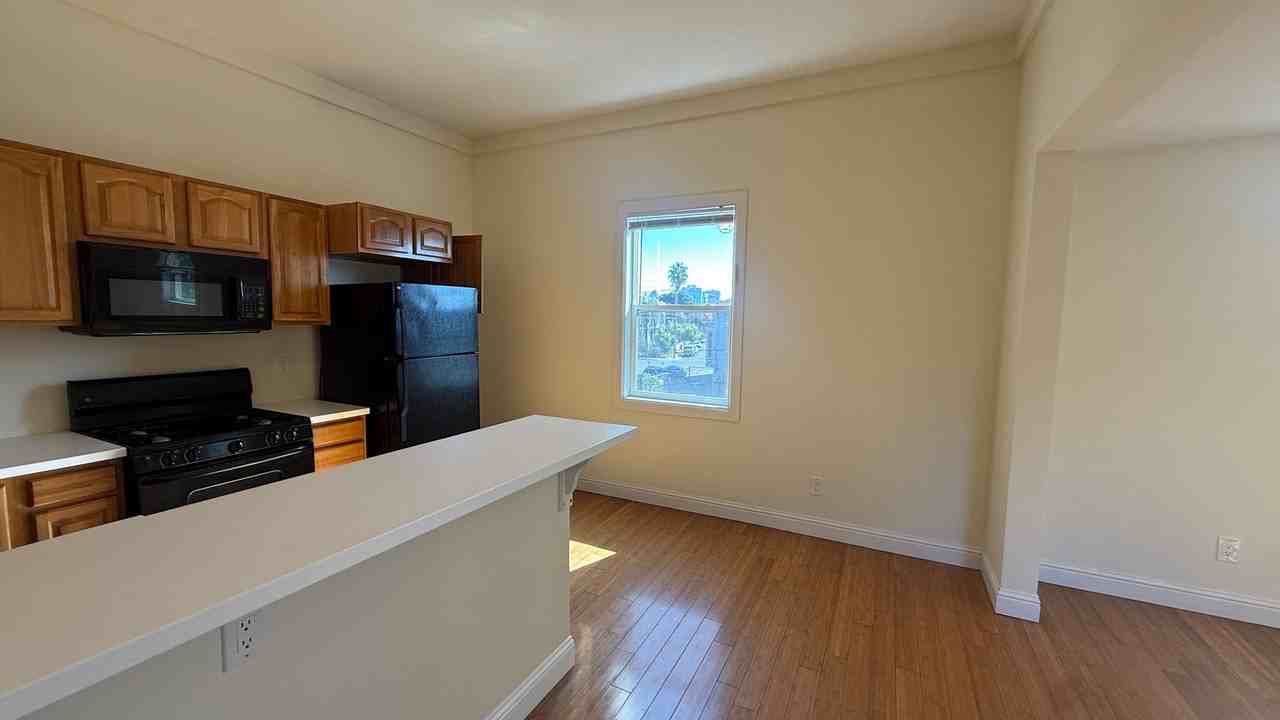 1531 9th St - Photo 3 of 11