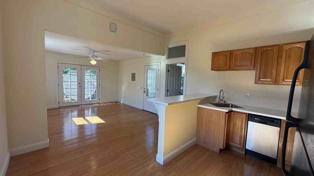 1531 9th St - Photo 4 of 11
