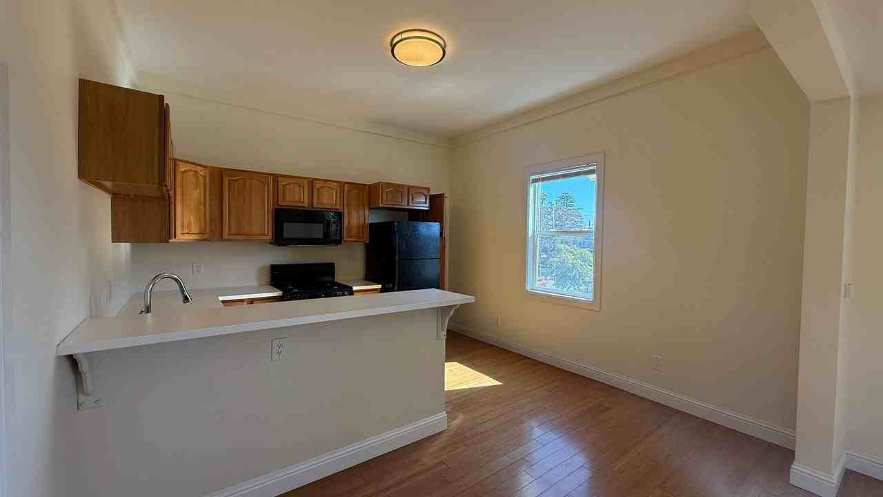 1531 9th St - Photo 5 of 11