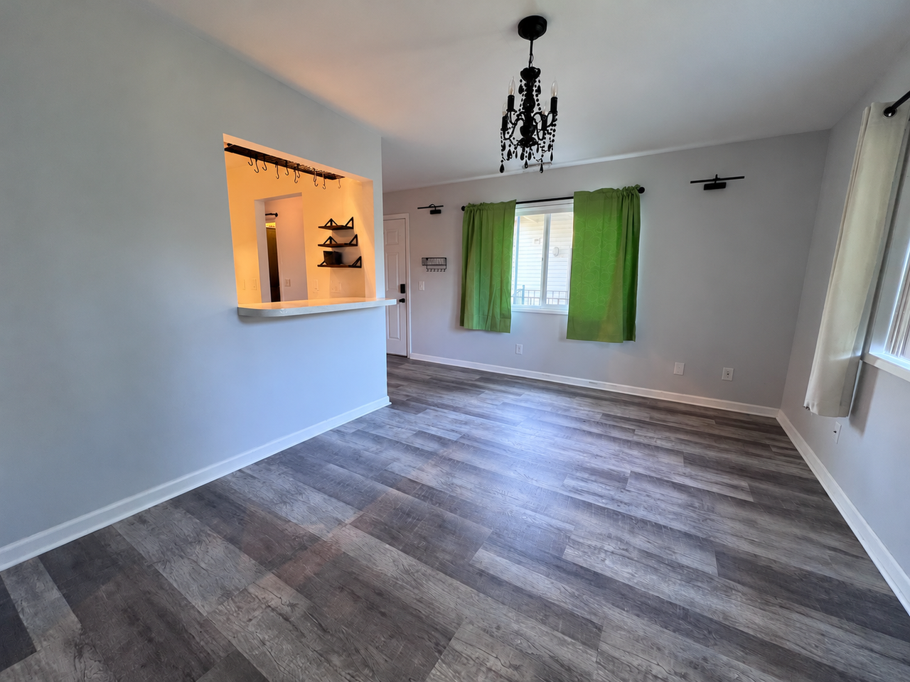 390 N Hayden Island Dr - Photo 2 of 13