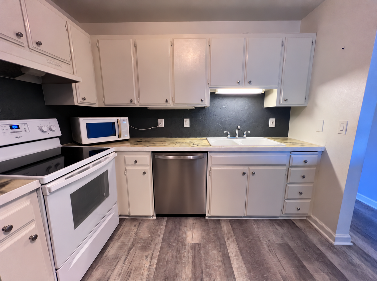 390 N Hayden Island Dr - Photo 5 of 13