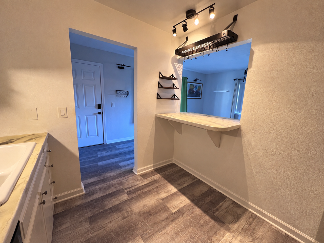 390 N Hayden Island Dr - Photo 6 of 13