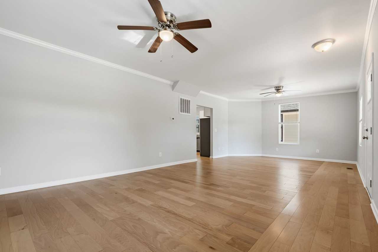 1312 S Roxboro St - Photo 5 of 24