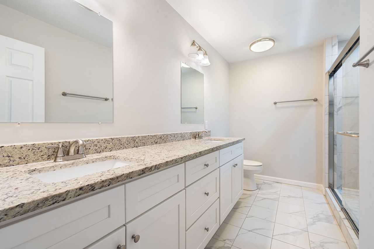1312 S Roxboro St - Photo 6 of 24