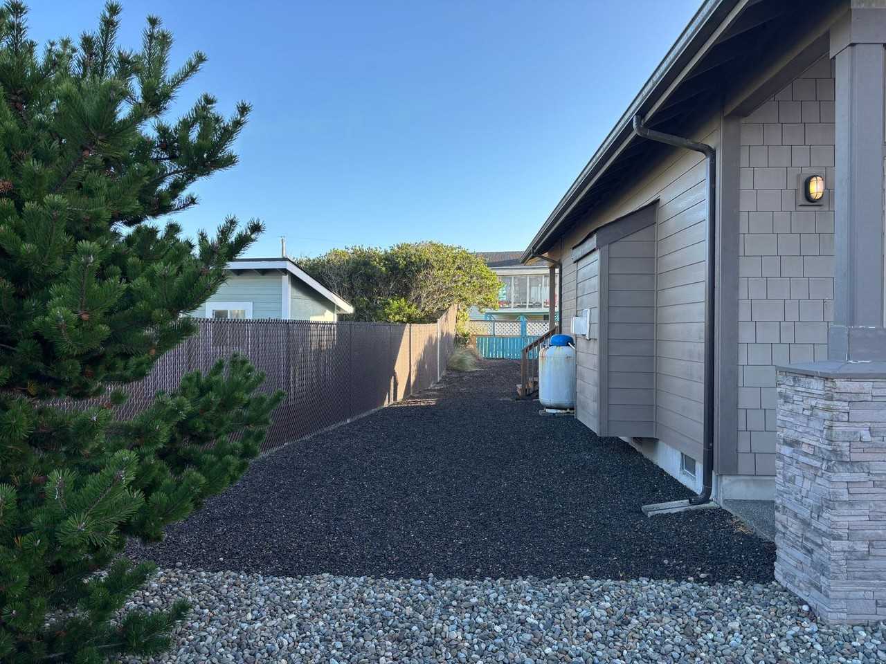 1256 Channel Ave Sw - Photo 4 of 33