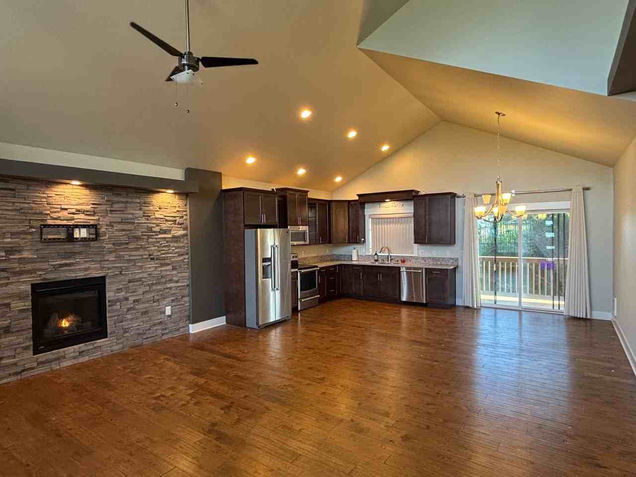 1256 Channel Ave Sw - Photo 7 of 33