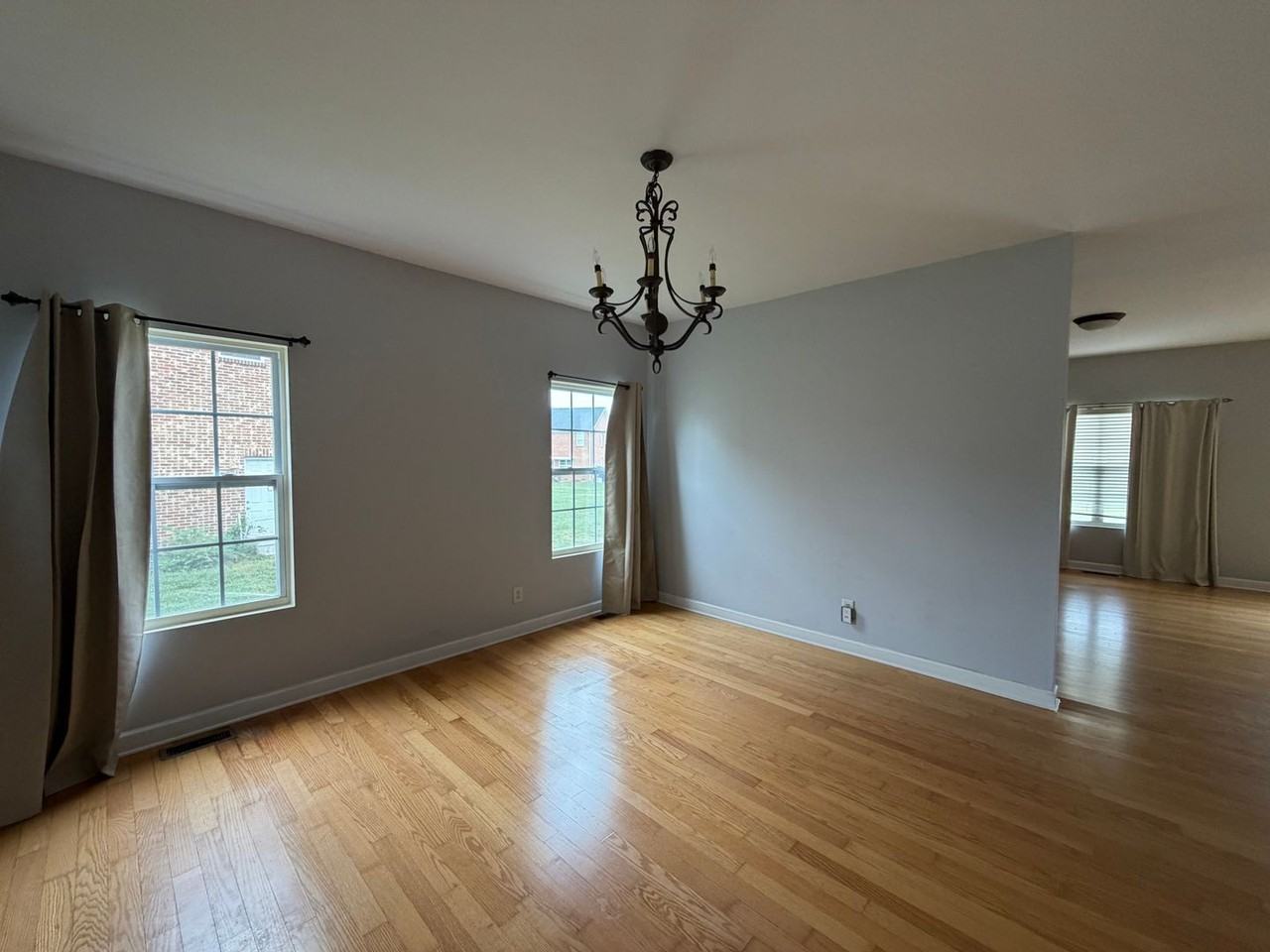 505 Edmund Ct - Photo 7 of 29