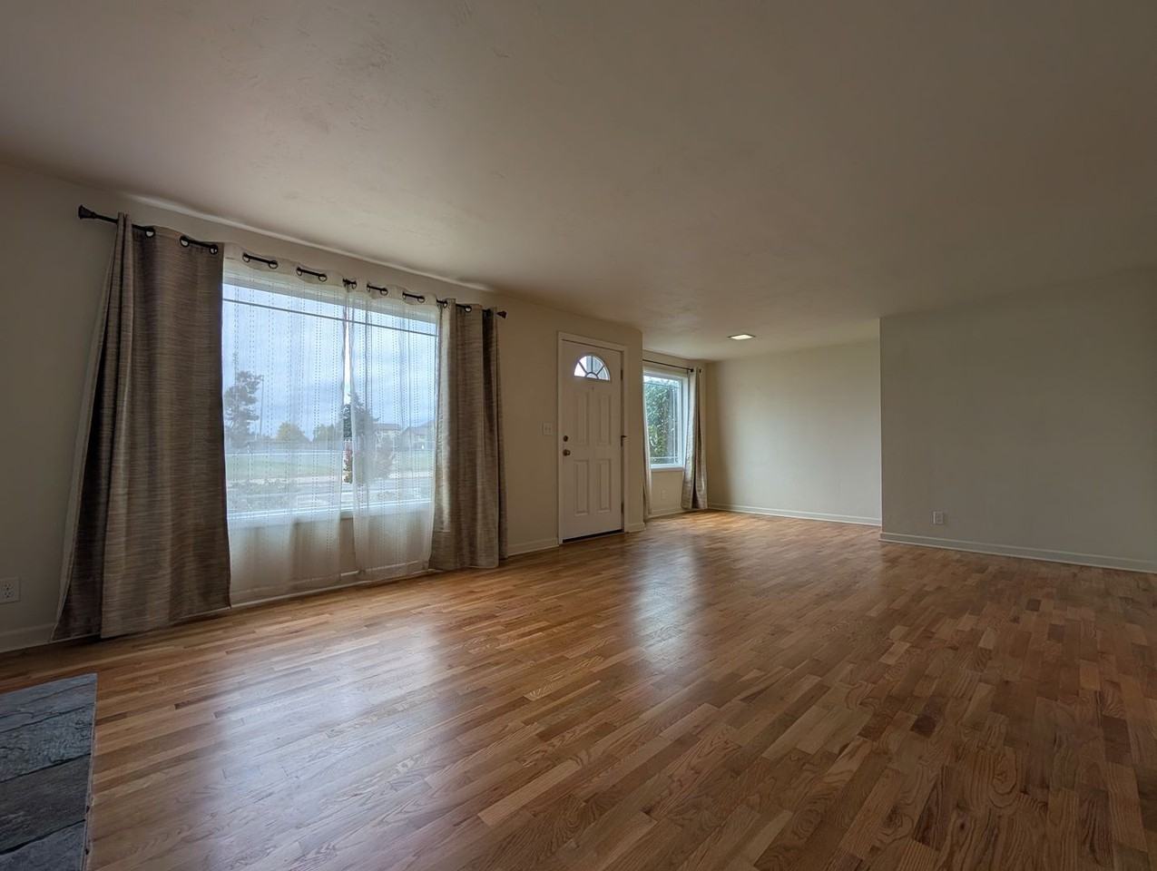 4040 Willhi St - Photo 4 of 29