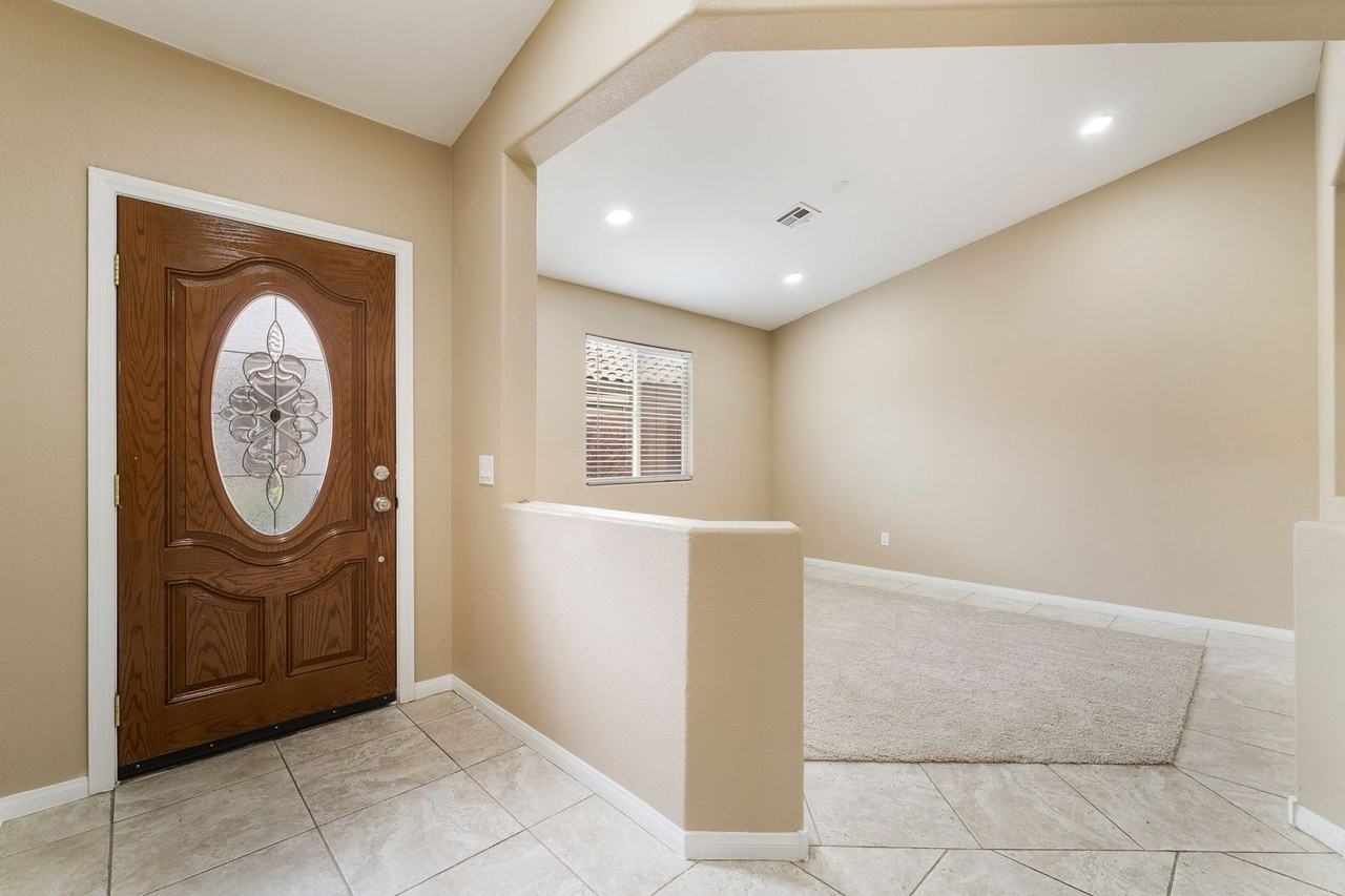 5439 Golden Leaf Ave - Photo 4 of 30