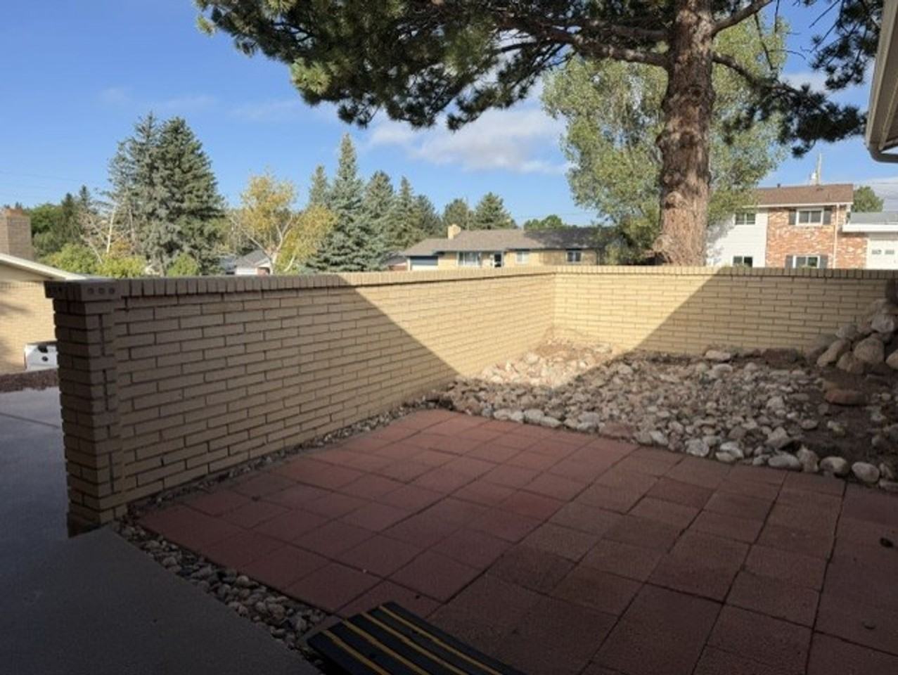 727 Golden Hill St - Photo 2 of 50