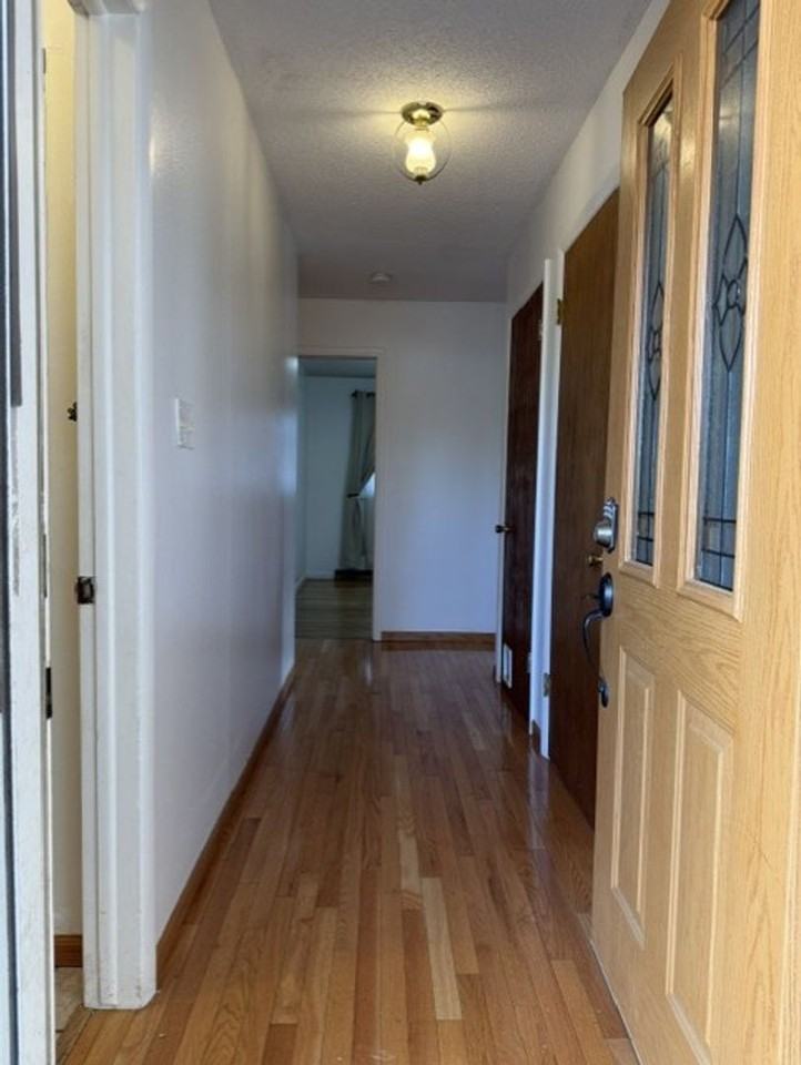 727 Golden Hill St - Photo 3 of 50