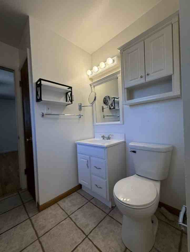 727 Golden Hill St - Photo 5 of 50