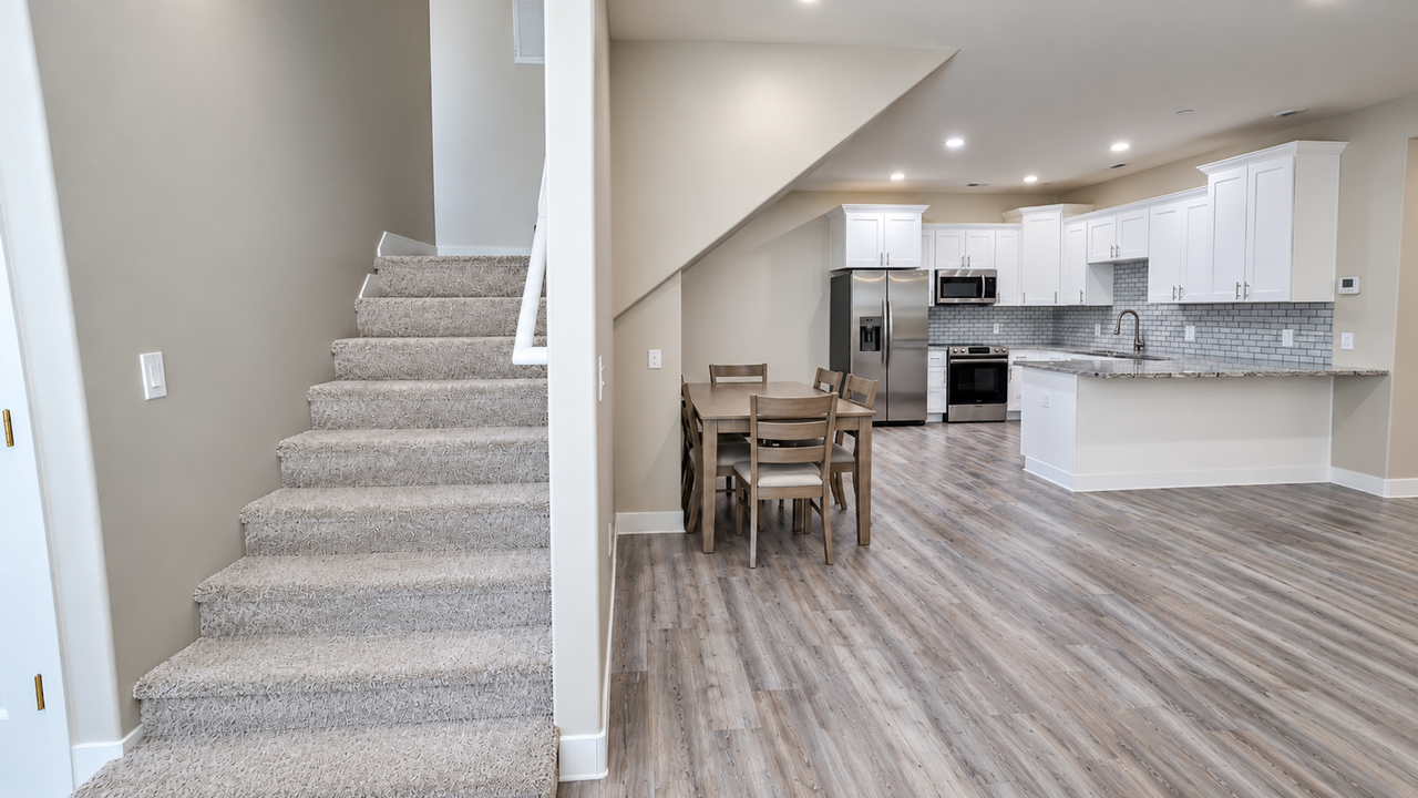 460 Warren St - Photo 3 of 17