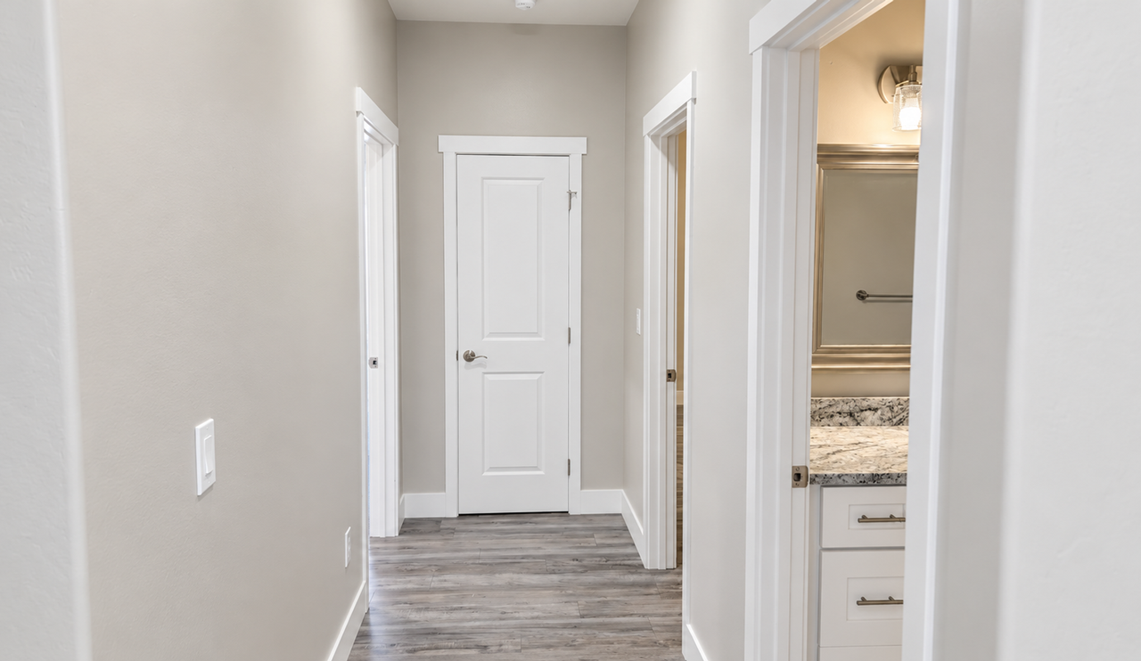 460 Warren St - Photo 6 of 17