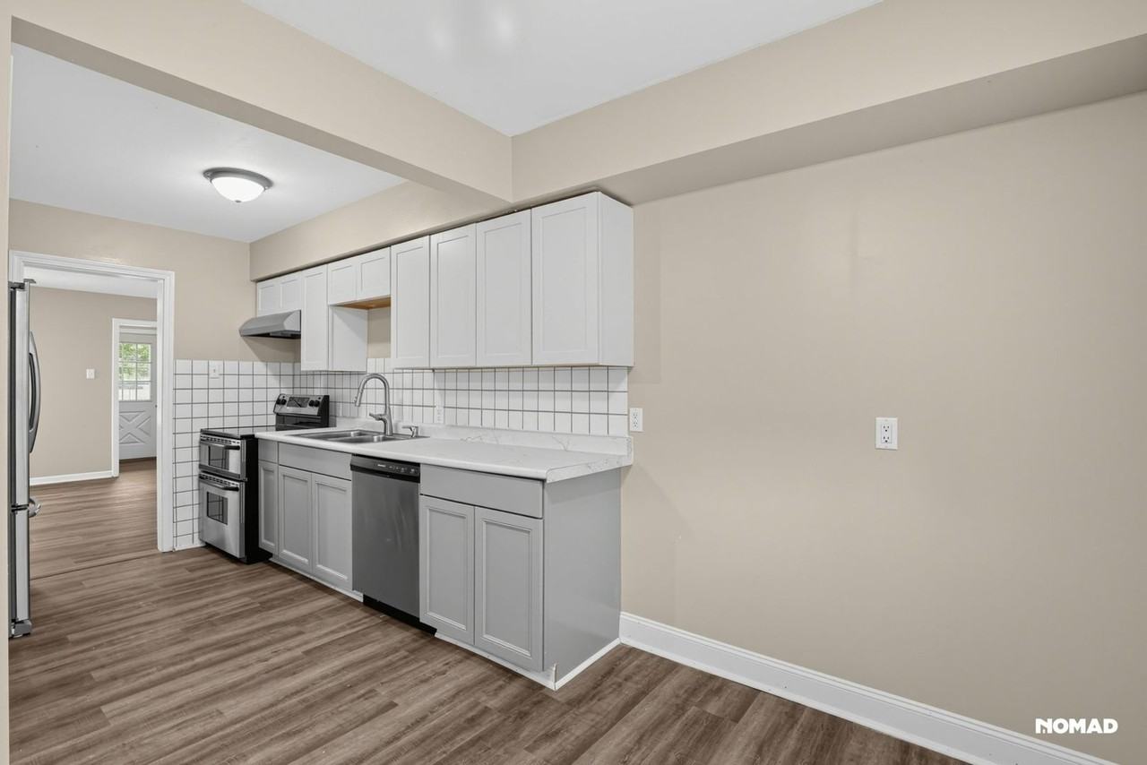 2960 Bradley Rd - Photo 4 of 32