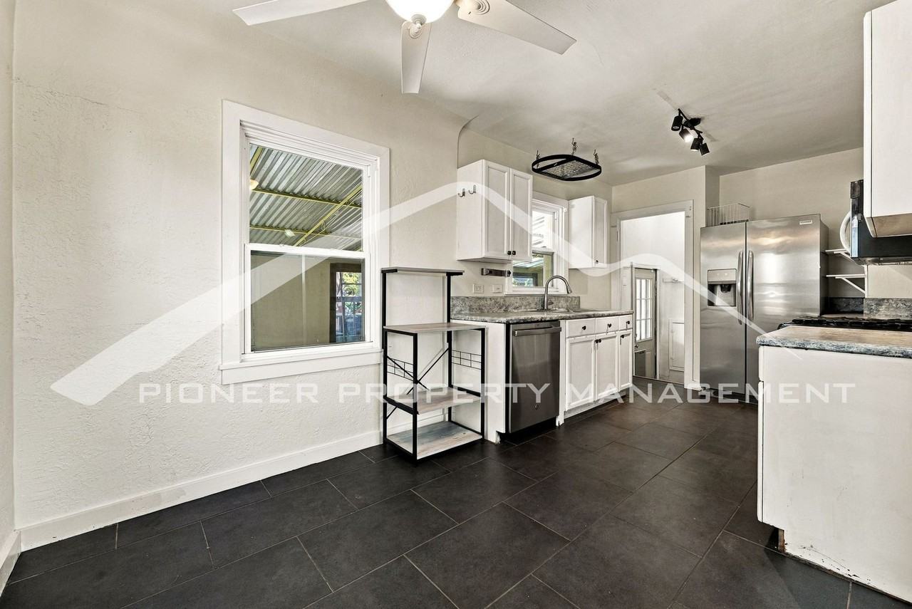 3210 W Colorado Ave - Photo 5 of 27