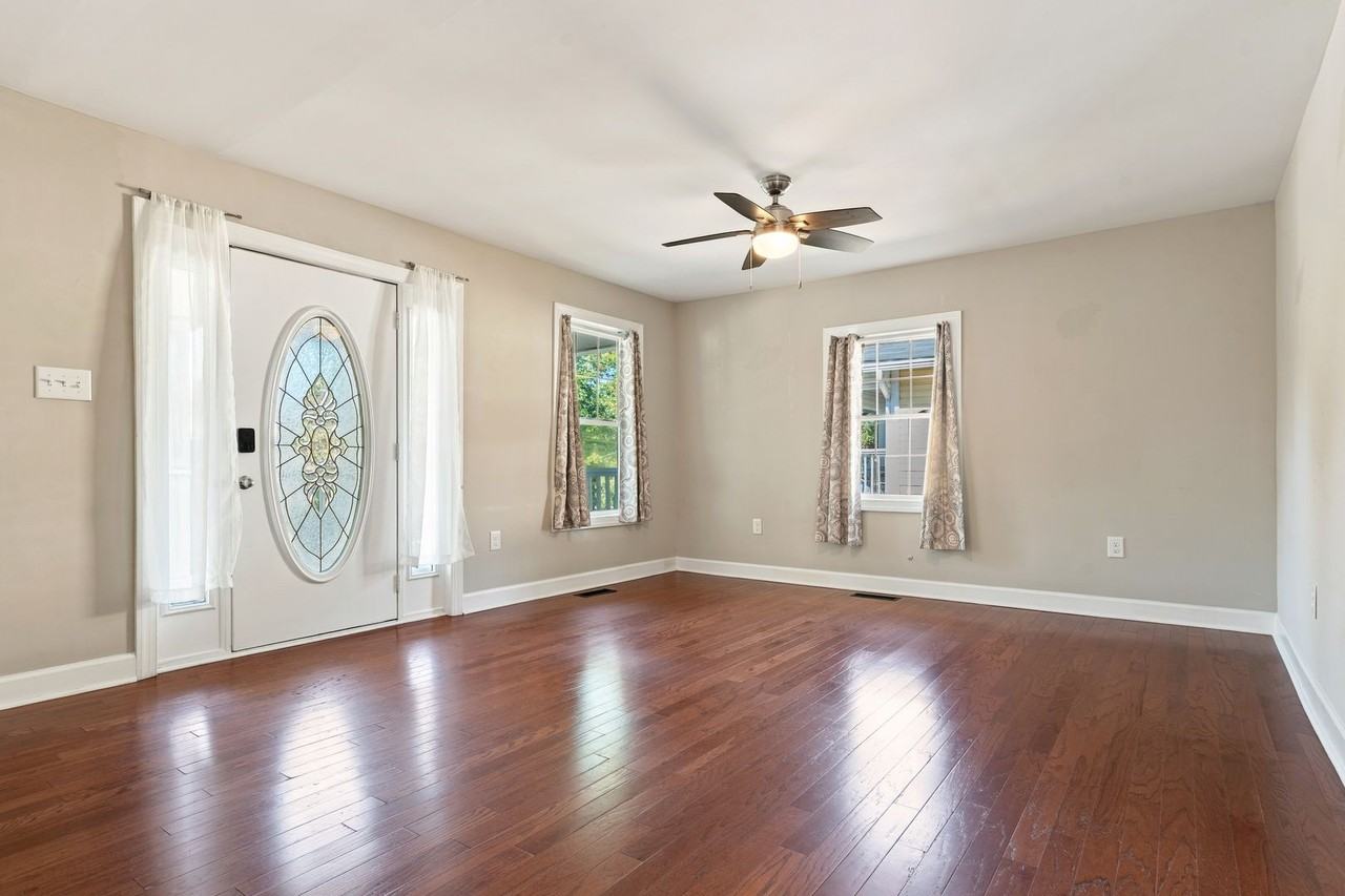 1104 Calvin St - Photo 3 of 21