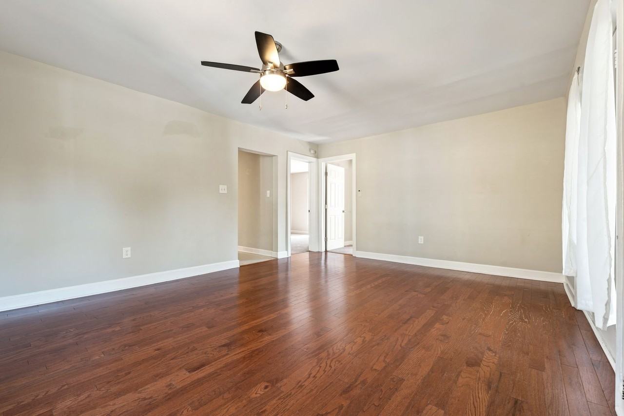 1104 Calvin St - Photo 4 of 21