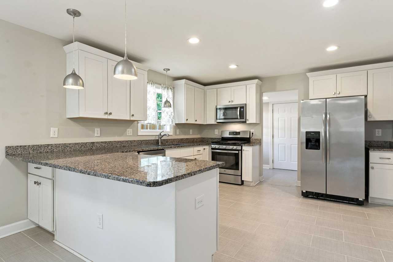 1104 Calvin St - Photo 6 of 21