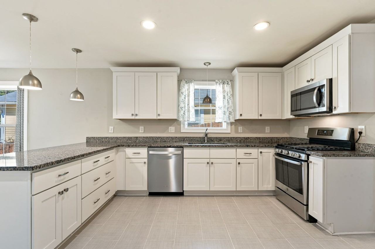 1104 Calvin St - Photo 7 of 21