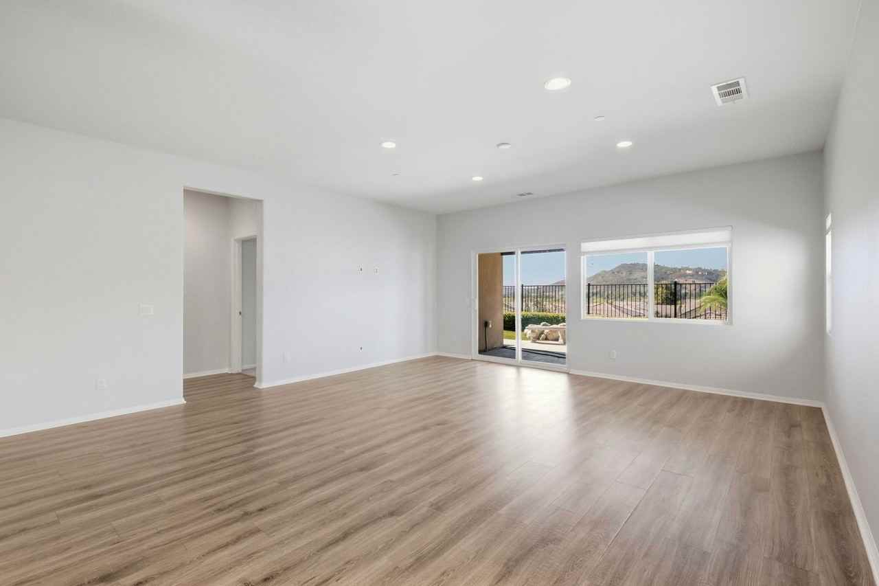 339 Calabrese St - Photo 7 of 25