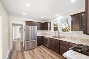 featured image of 527 Arlington Ave E