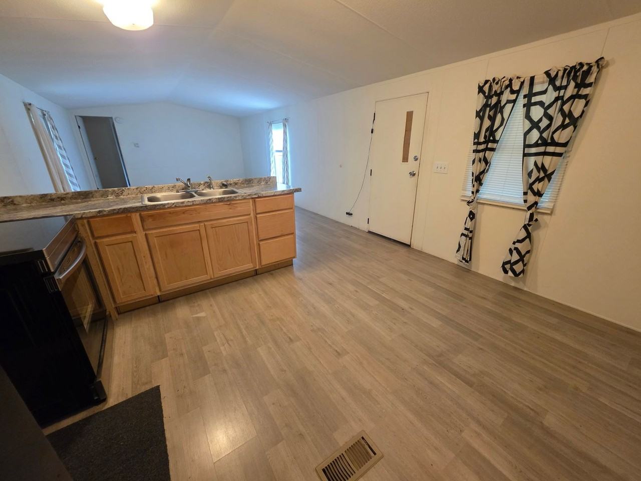 28 White Pine Ln - Photo 2 of 16
