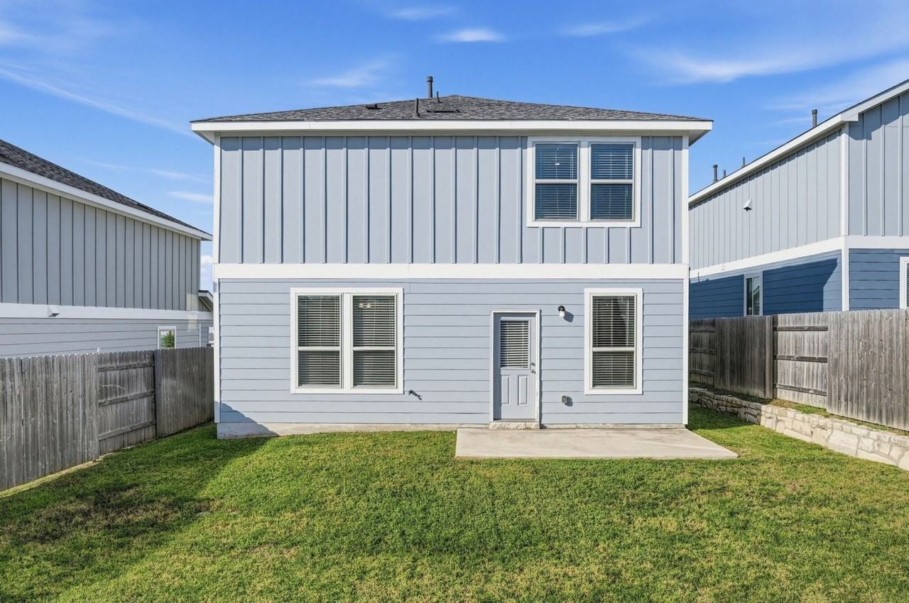 11111 Mestengo Dr - Photo 4 of 32