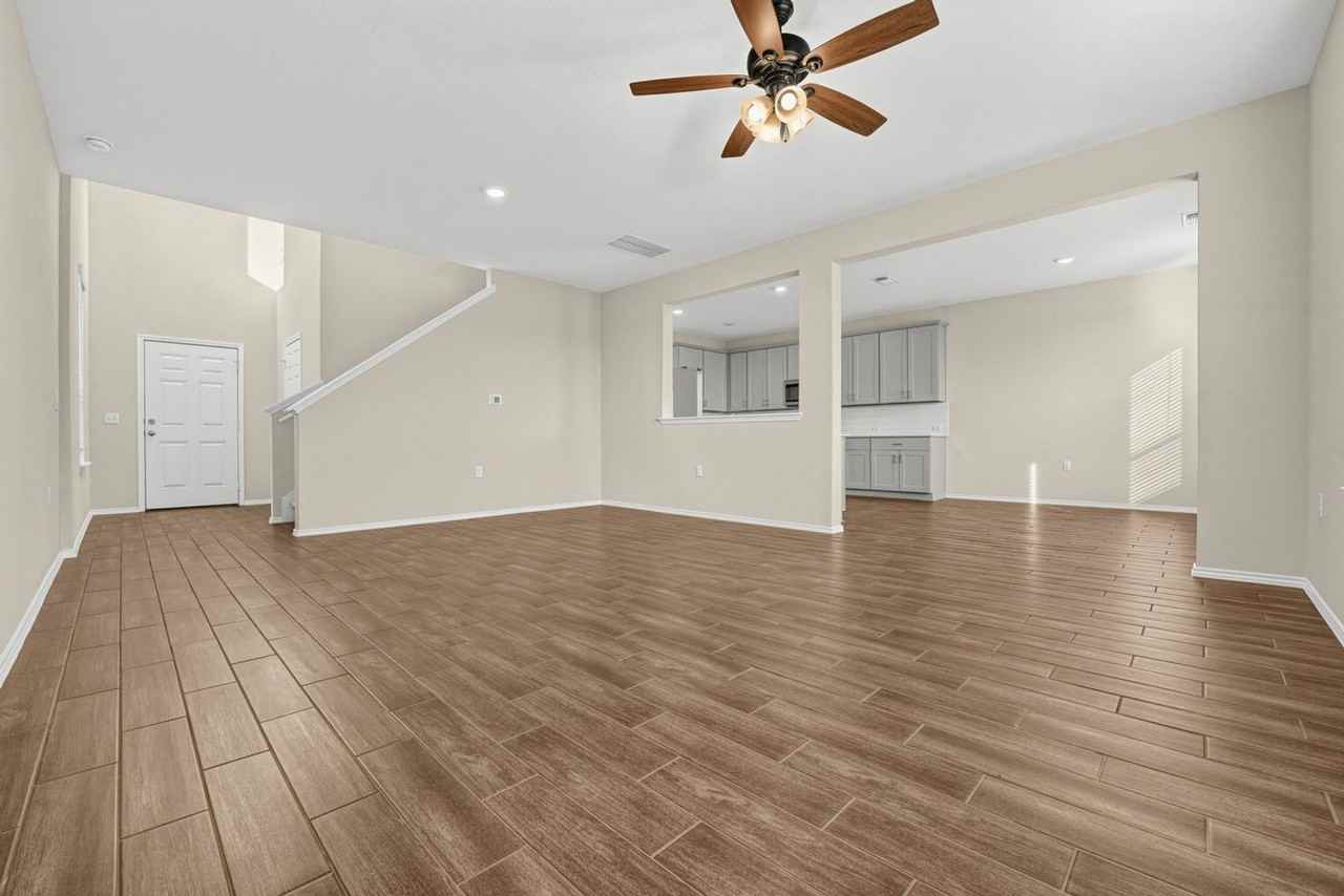11111 Mestengo Dr - Photo 7 of 32