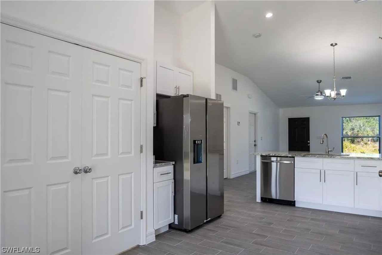 4633 22nd St Sw - Photo 4 of 10