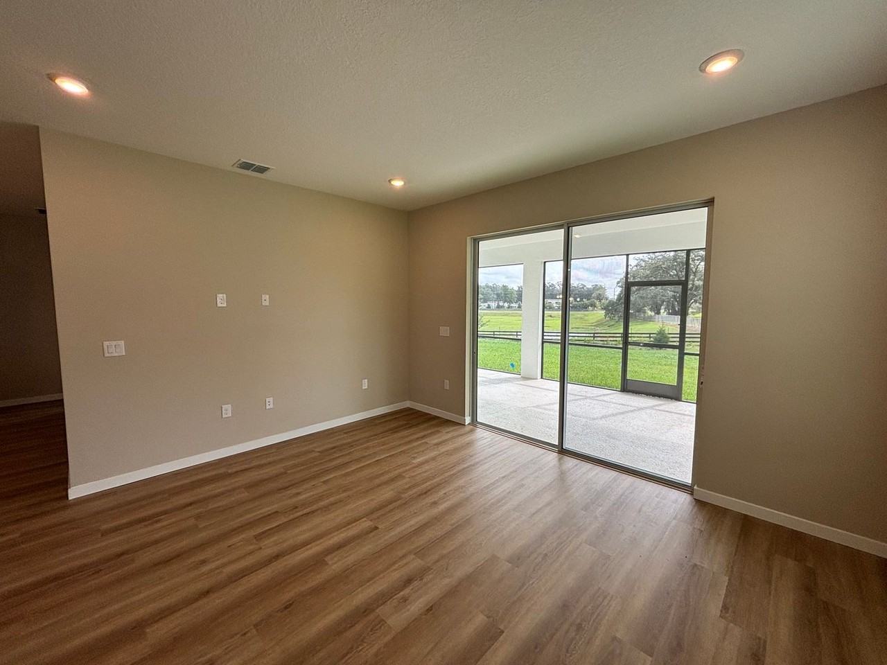 3557 Nw 45th Ave - Photo 7 of 32