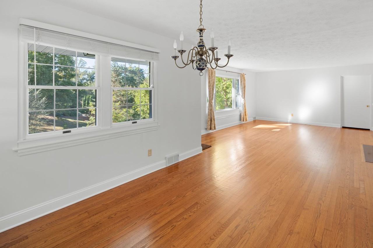 8 Maplewood Pkwy - Photo 7 of 30