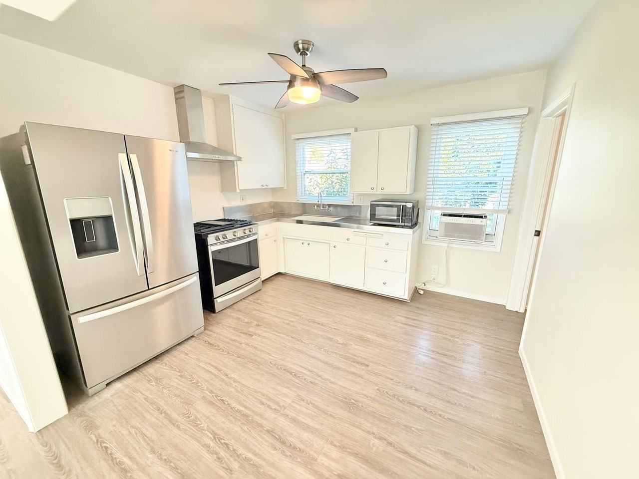 5418 Hayter Ave - Photo 5 of 19