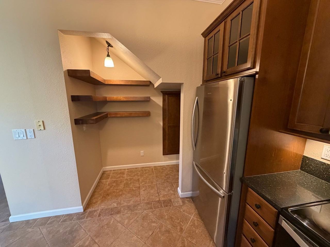 3127 Woods Cir - Photo 3 of 17