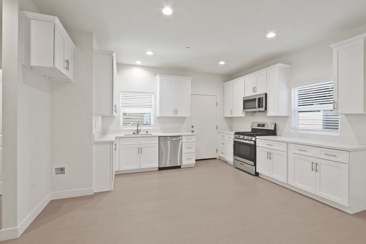 1963 5th St - Photo 3 of 10