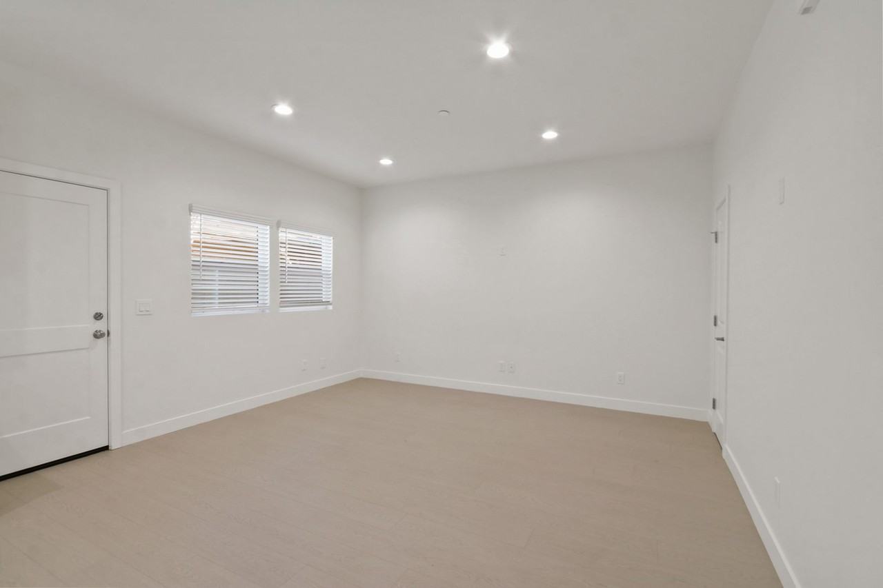 1963 5th St - Photo 4 of 10