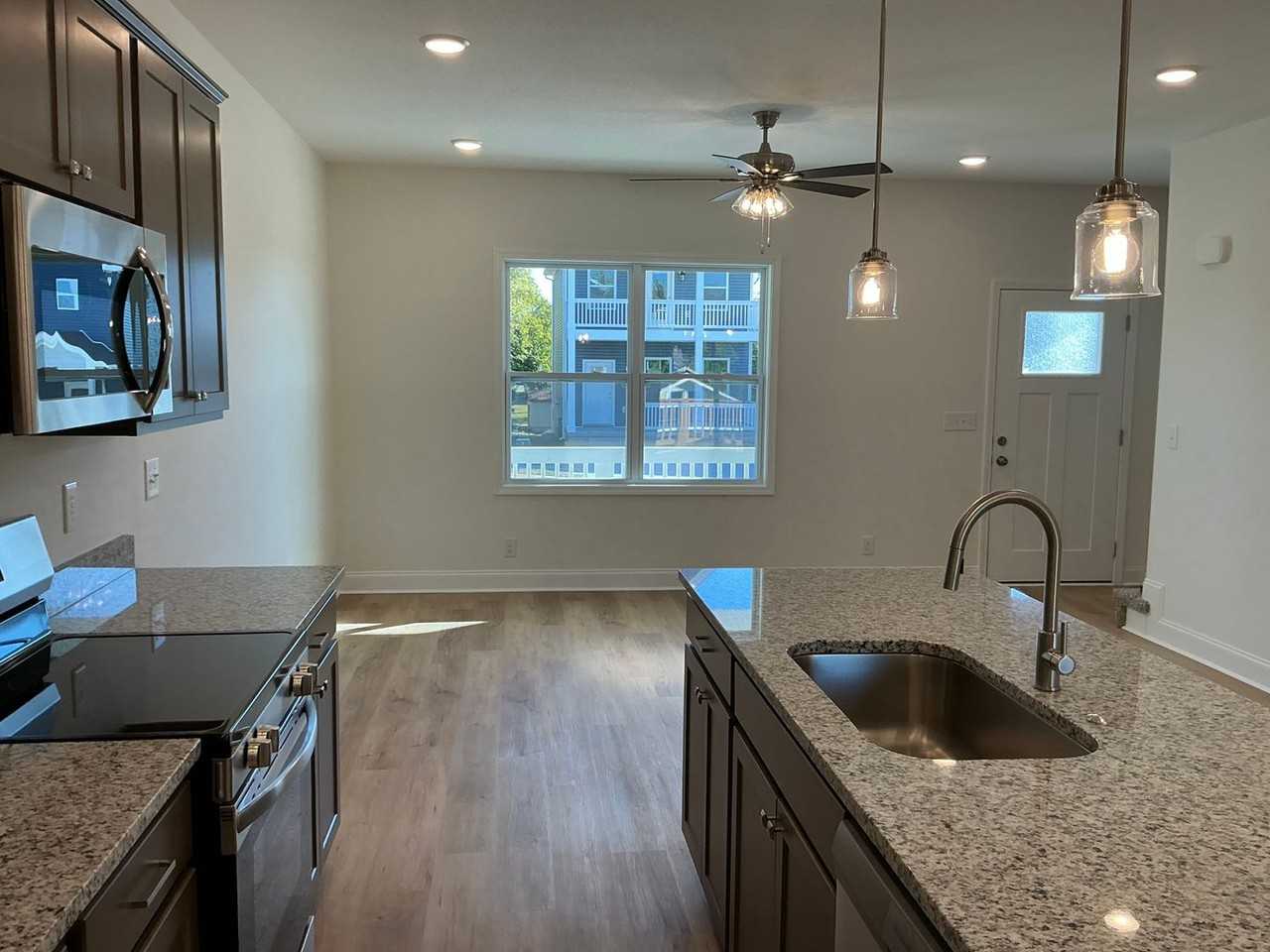 31 Dixon Dr - Photo 3 of 22