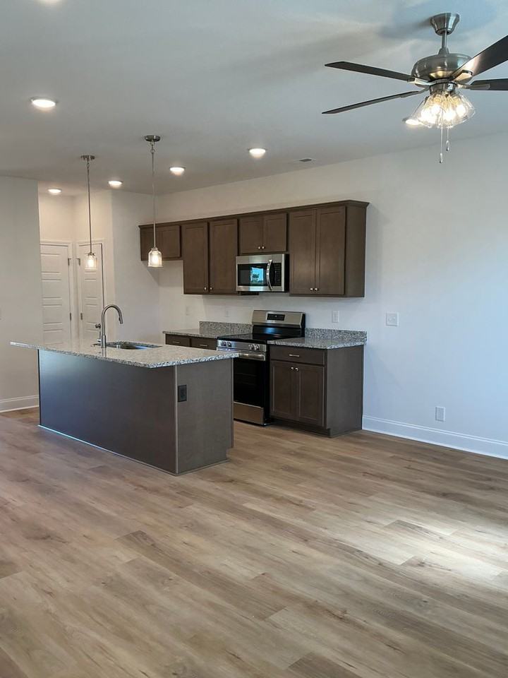 31 Dixon Dr - Photo 4 of 22