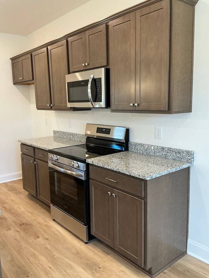31 Dixon Dr - Photo 5 of 22